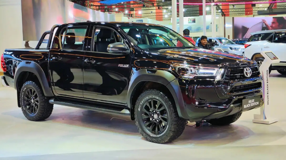 Toyota Hilux Black Edition